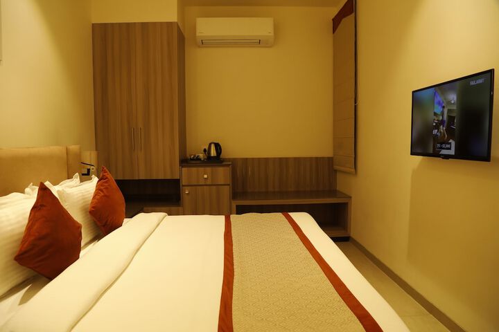 Room 33 of 94
