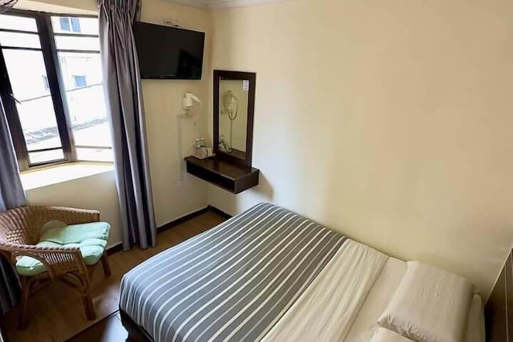 Room 21 of 42