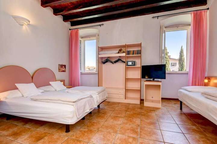 Room 14 of 63