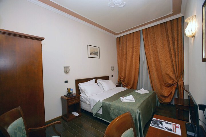 Room 40 of 98