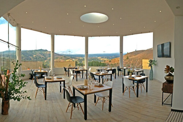 Dining 49 of 77