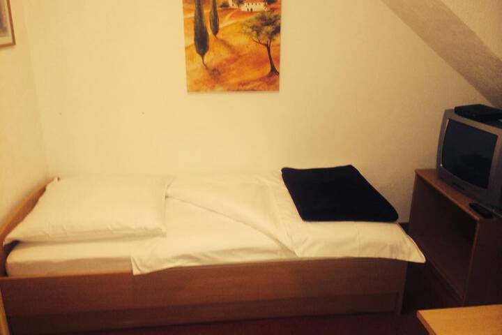 Room 9 of 34