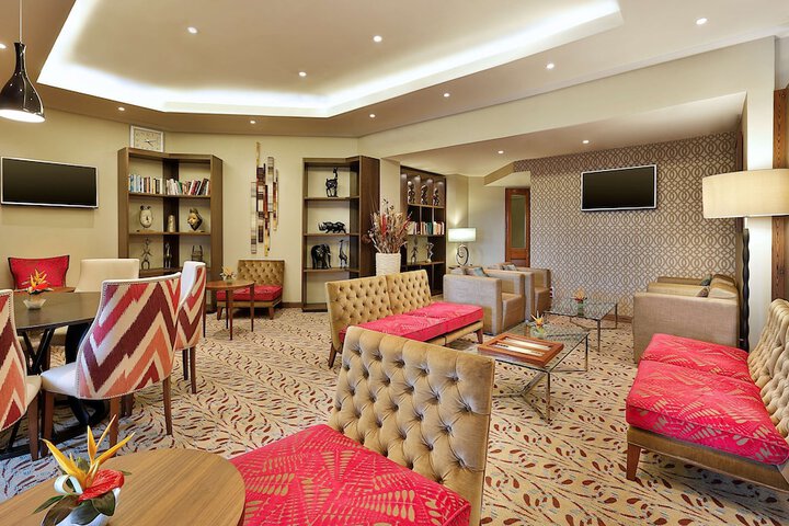 Lounge 74 of 81