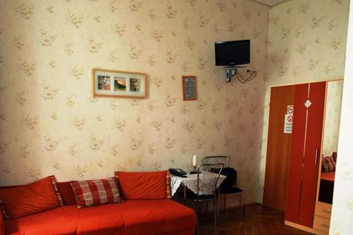 Room 4 of 15