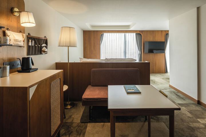 Room 43 of 64