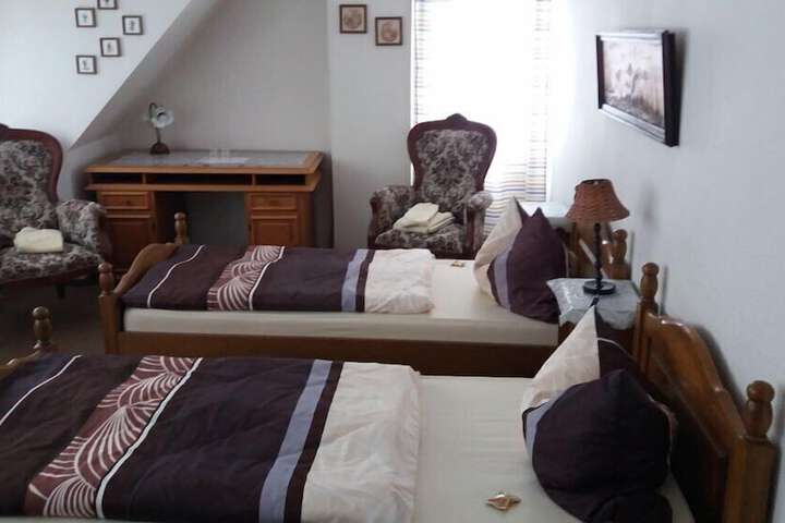 Room 13 of 22