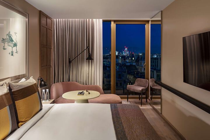 Room 46 of 103