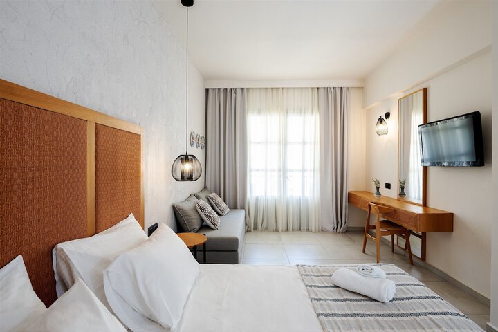 Room 10 of 32