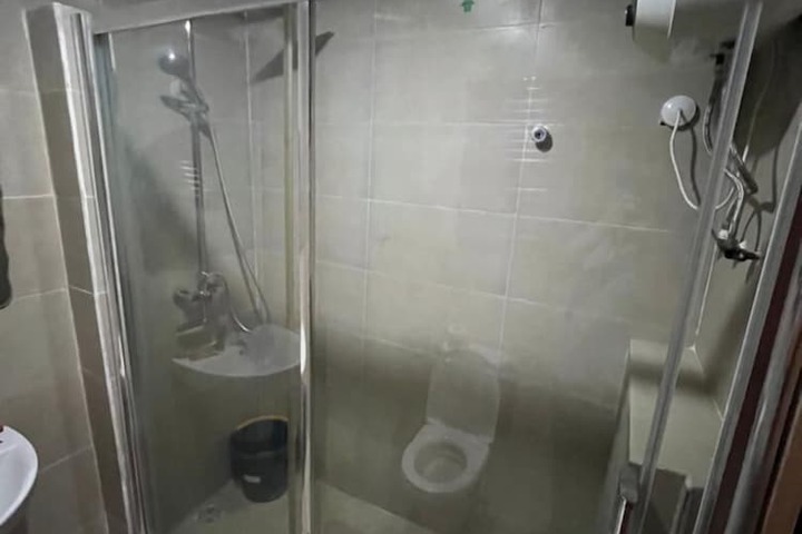 Room 6 of 6