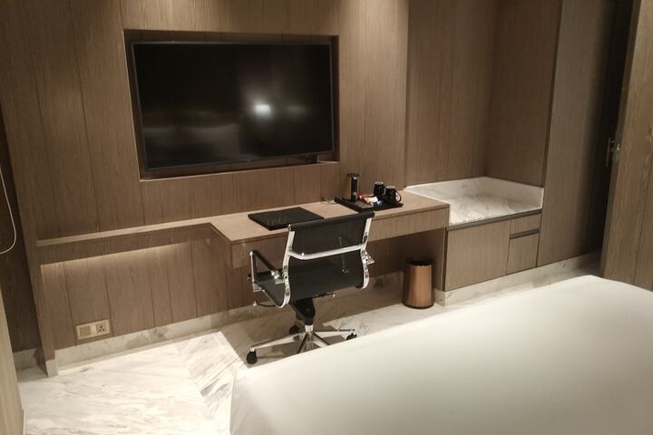 Room 10 of 43