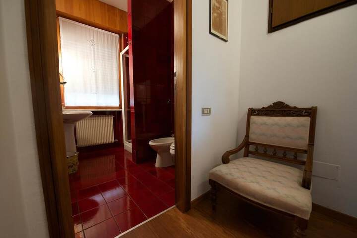 Room 12 of 22