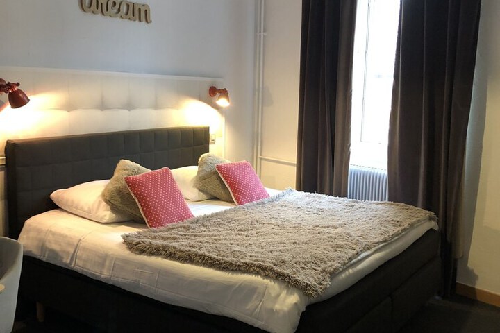 Room 8 of 91