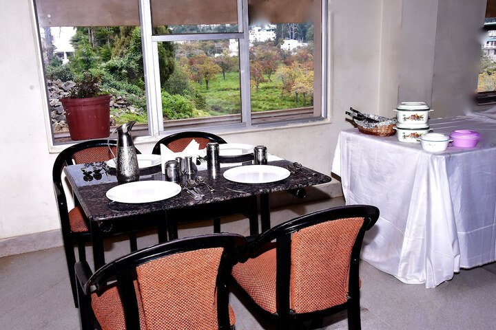 Dining 17 of 24
