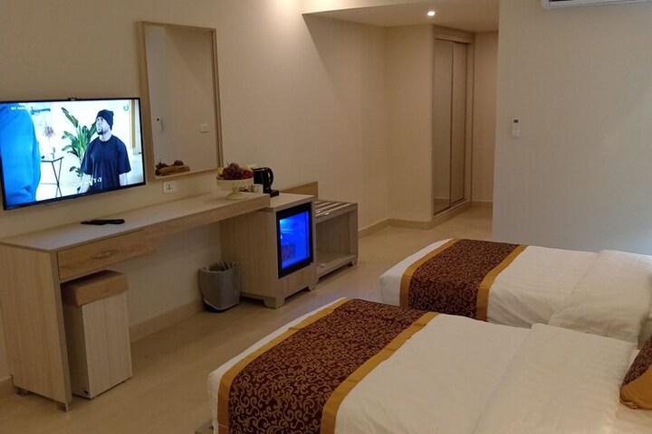 Room 34 of 235