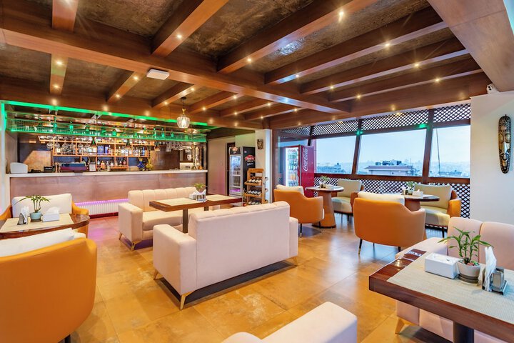 Lounge 79 of 91
