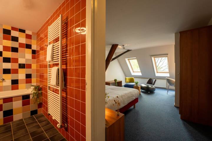 Room 16 of 110
