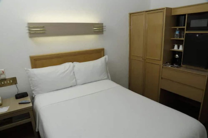 Room 10 of 48