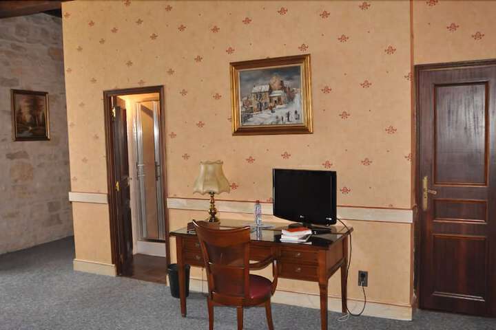 Room 106 of 153