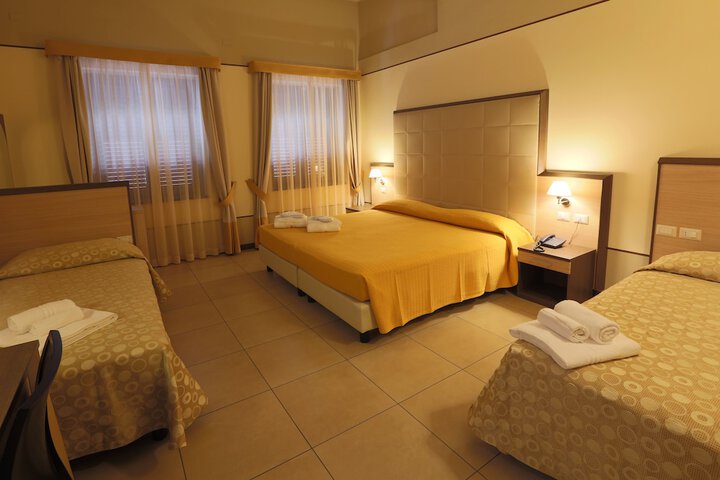 Room 6 of 31