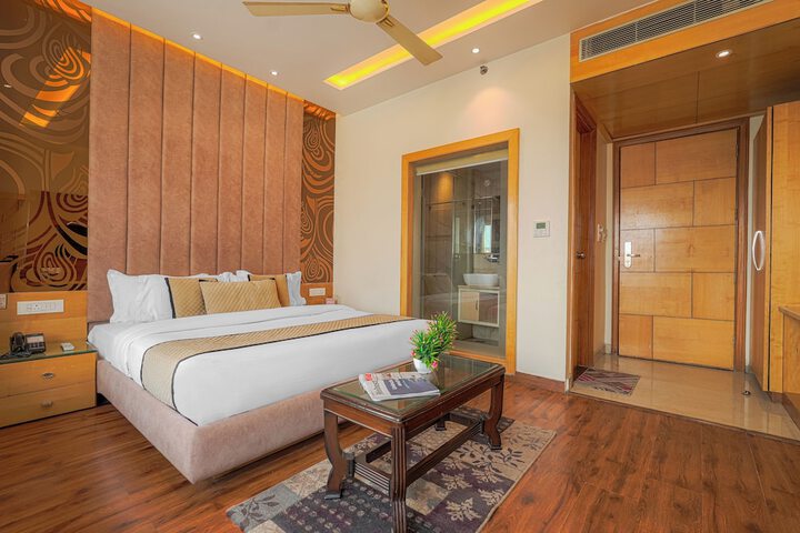 Room 42 of 77
