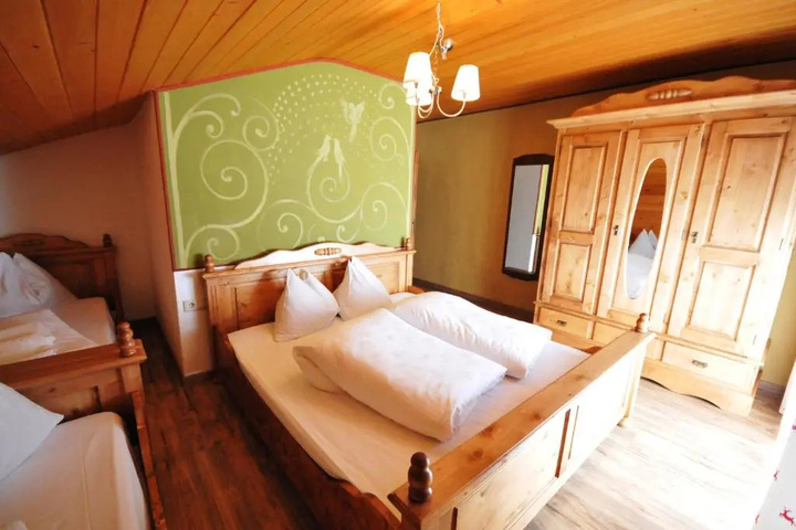 Room 3 of 15