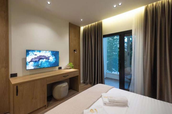 Room 2 of 52