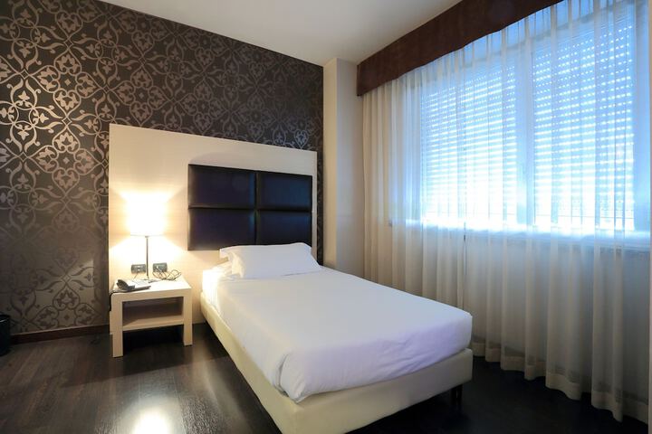 Room 5 of 31