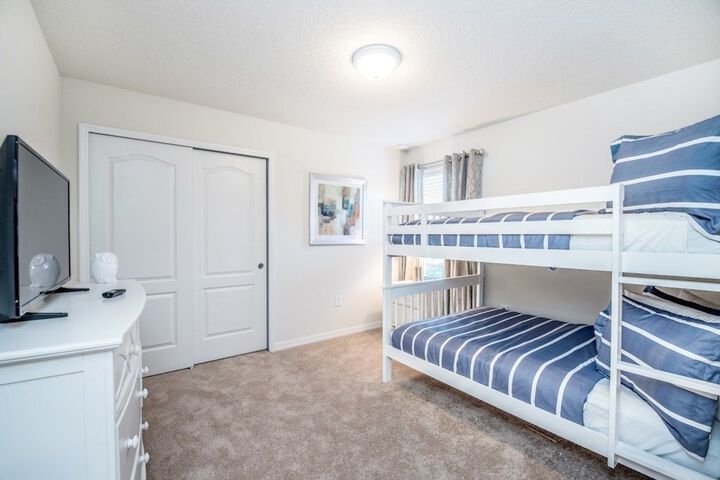 Room 6 of 33