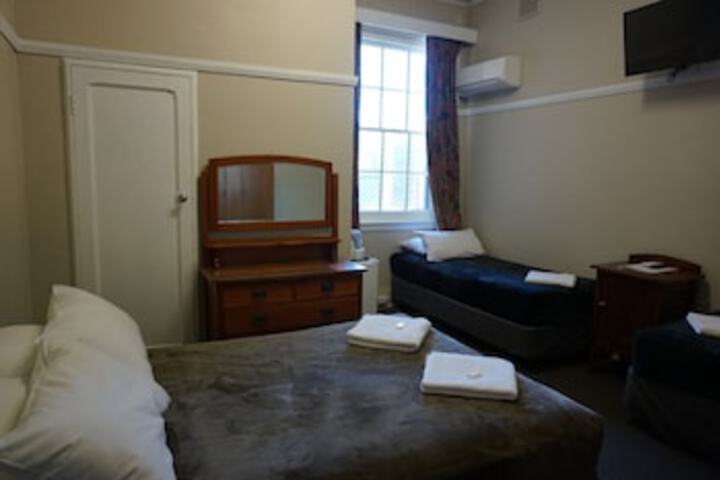 Room 25 of 63