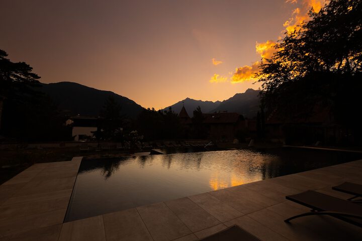 Hotel with Pool