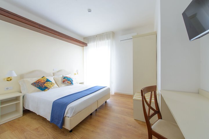 Room 12 of 70