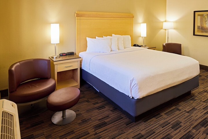 Economy King Bed (2 of 6)