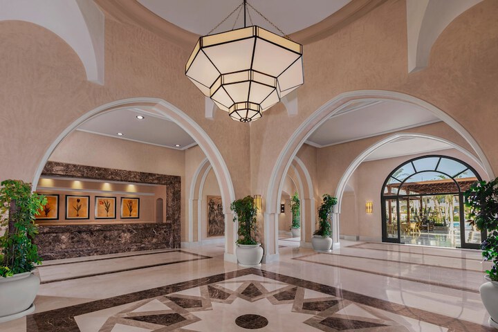 Entrance & Lobby