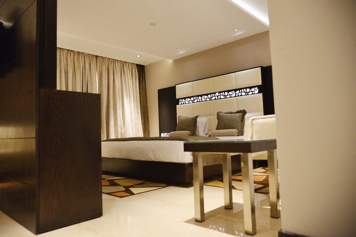 Room 4 of 27