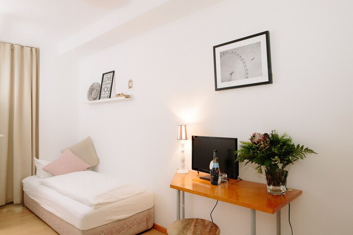 Room 8 of 36