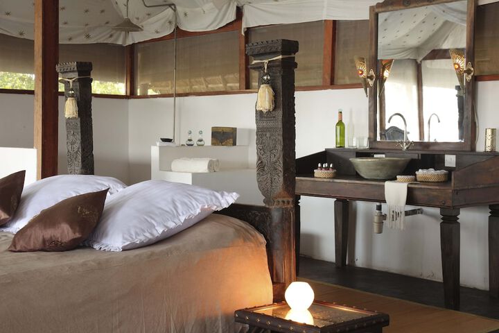 Room 10 of 32