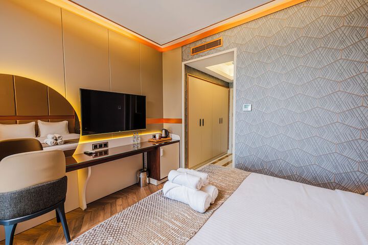 Room 33 of 72