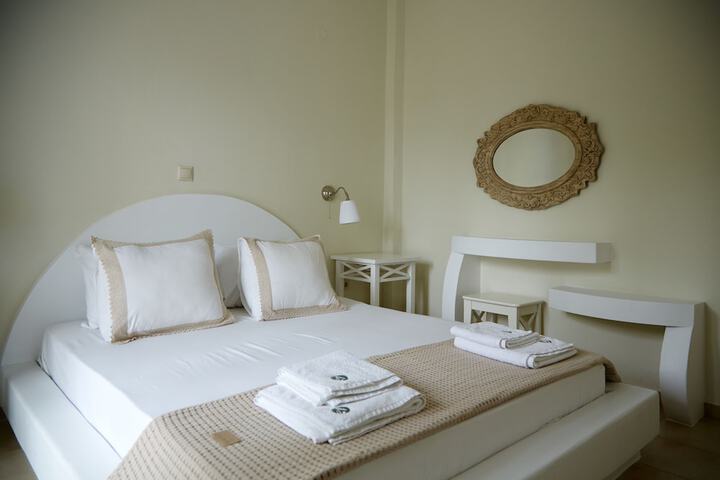 Room 4 of 42