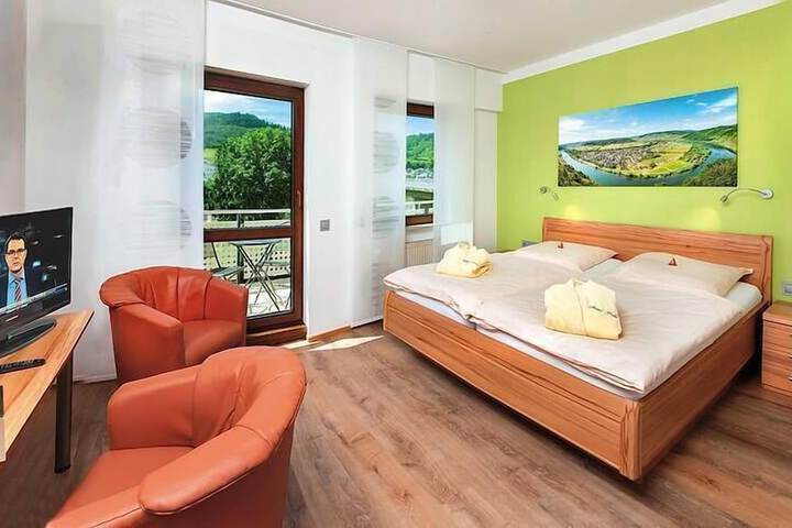 Room 5 of 10