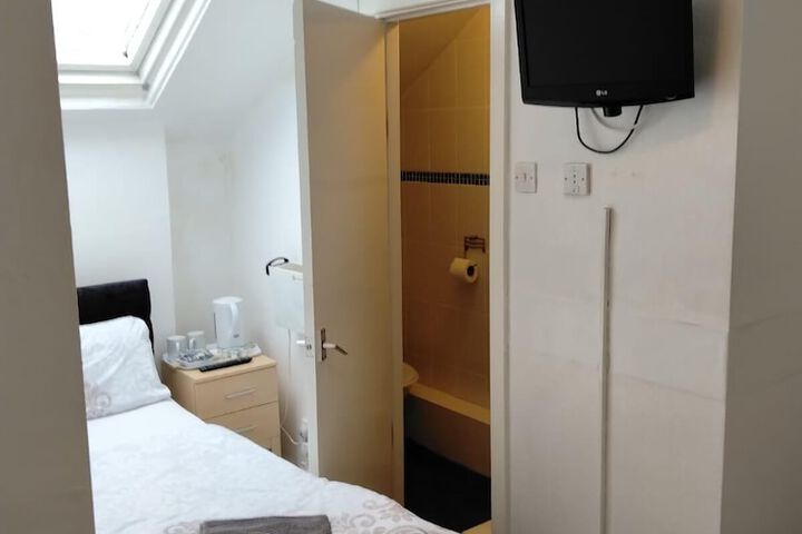 Room 78 of 143