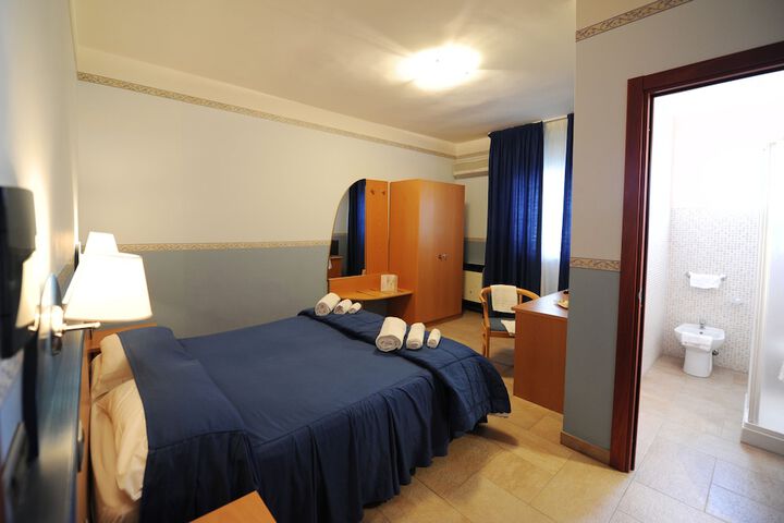 Room 14 of 27