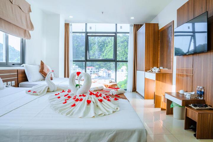 Ruby Hotel Cat Ba