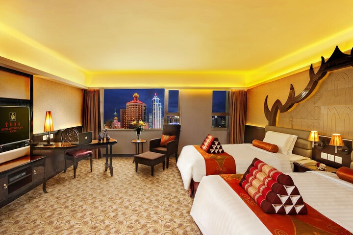 Room 13 of 80