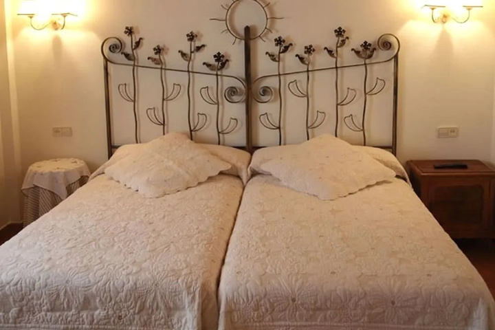 Room 4 of 17