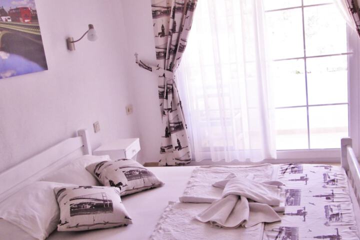 Room 6 of 32