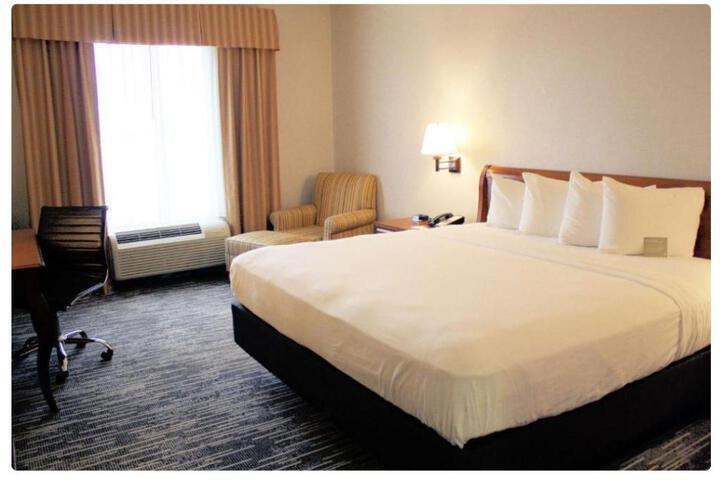 1 King Bed (1 of 16)