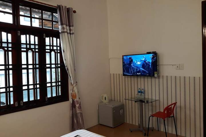 Room 32 of 65