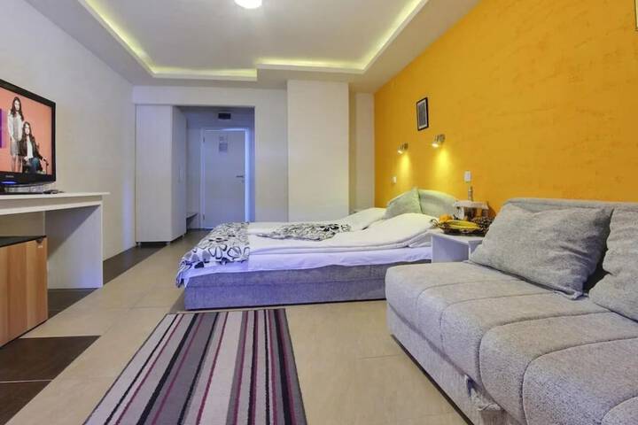 Room 10 of 19
