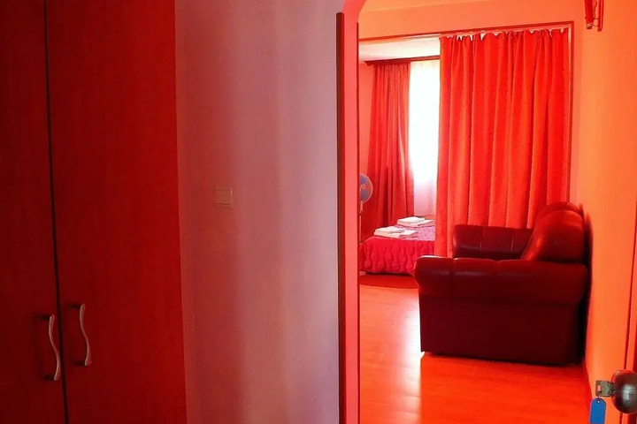 Room 7 of 16
