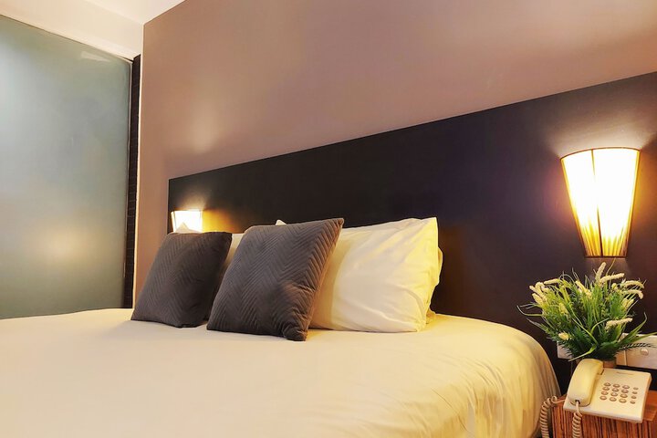 Room 10 of 28